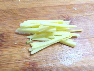 7、辣炒菜苔,切好姜丝