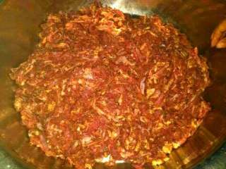 6、美味羊肉香肠,和料中