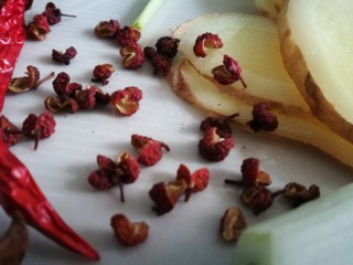 4、美味素菜之卤豆腐＋卤蛋,花椒