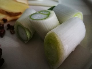 6、美味素菜之卤豆腐＋卤蛋,葱切段