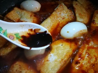 18、美味素菜之卤豆腐＋卤蛋,加入甜面酱上色