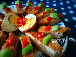 19、美味素菜之卤豆腐＋卤蛋,盛出 改刀装盘