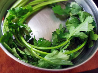 3、萝卜干炒肉,香菜