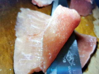 7、萝卜干炒肉,猪瘦肉，横刀片开，厚度大约0．3公分