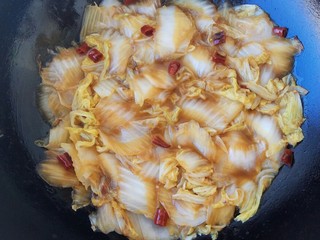 16、素菜也疯狂~醋溜白菜,翻炒均匀就可以出锅了