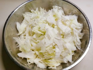 8、醋溜大白菜,全部切好备用