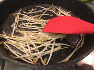 20、罗汉斋,豆芽菜大火快炒，加点盐