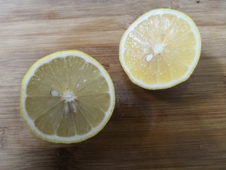 7、小番茄生瓜捞,柠檬,洗净切半