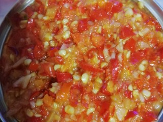 4、柠檬辣椒酱,用罐子装好，密封好放冰箱，几天后就可以吃了！