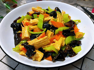 32、腐竹炒木耳,成品