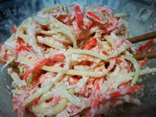 10、圆土豆~炸假虾,无干面粉 搅拌均匀