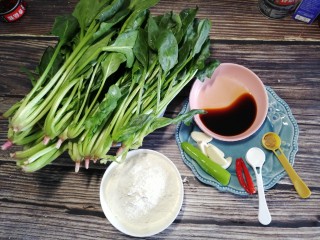 1、蒸菠菜,准备材料，菠菜洗净控干
