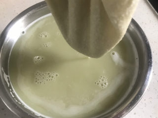 7、绿豆凉粉（纯手工）,最后过滤掉最后的豆渣