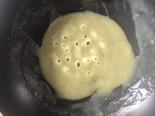 15、绿豆凉粉（纯手工）,搅拌至鼓泡泡就可以关火