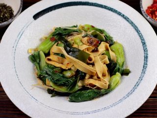 12、水煮肉片,装入盘中