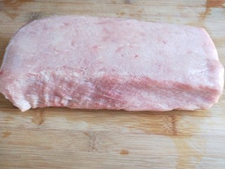 1、自制辣条,冷冻里脊肉提前拿出来解冻？