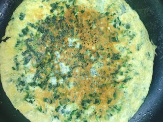 12、菠菜蛋卷,翻面