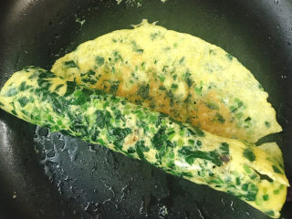 15、菠菜蛋卷,尽量卷紧一些