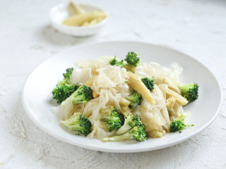 10、炒三脆,清脆可口的炒三脆就完成了。