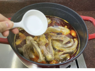 7、麻辣鸭翅,盐5克