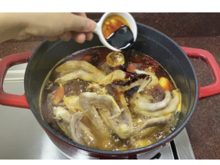 9、麻辣鸭翅,红烧酱油20克