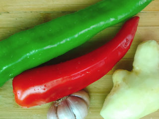 4、四川回锅肉,准备好配菜