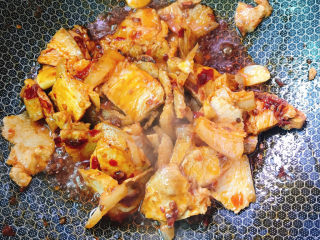 14、四川回锅肉,翻炒片刻