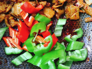 16、四川回锅肉,放入辣椒