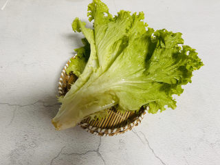 1、蒜泥生菜,生菜一棵