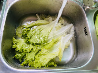 2、蒜泥生菜,清洗干净