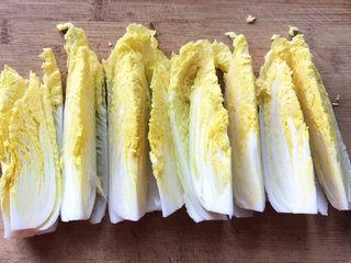 5、花开富贵-味极鲜黄芽菜,再继续切开，如图所示