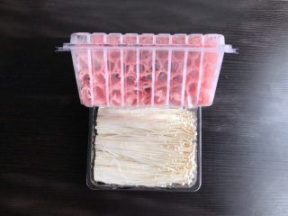 1、酸汤肥牛(微辣版),准备主要食材