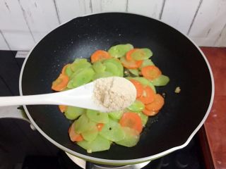 10、厨房挑战+素菜+清炒莴笋片,加入鸡精