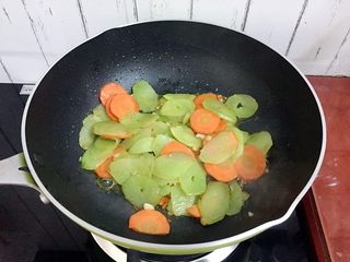 12、厨房挑战+素菜+清炒莴笋片,翻炒均匀即可出锅