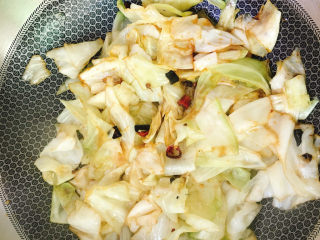 10、手撕包菜,完全入味就可以了