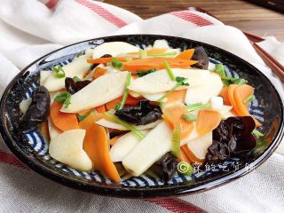 12、素炒山药  春的山药 清脆又爽口,完成。