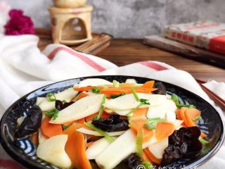 13、素炒山药  春的山药 清脆又爽口,完成。