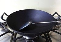 1、农家铁锅鱼,烧热铁锅