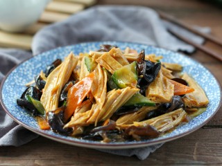 15、腐竹烧木耳,成品图