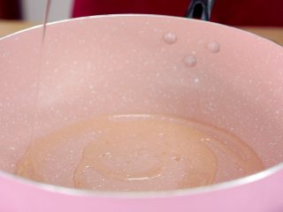 16、开胃菜*薄荷水煮牛肉,锅烧热,加入适量食用油