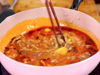 20、开胃菜*薄荷水煮牛肉,水煮开后,下入牛肉烫熟