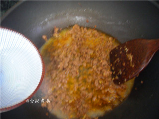 9、蚂蚁上树,倒入1碗清水，煮沸