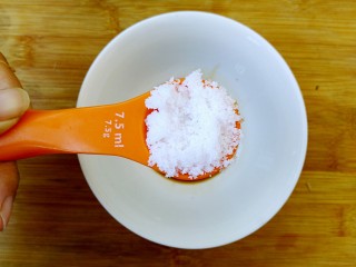 9、鱼香肉丝（川味版）,加入白糖约8g。