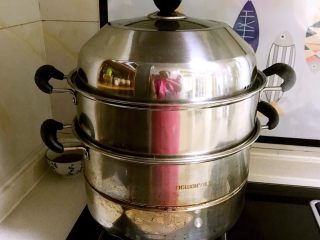 21、芽菜猪肉馅包子,水开后蒸十分钟，关火后焖4分钟即可