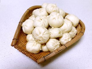 23、芽菜猪肉馅包子,芽菜猪肉馅包子外皮松软，芽菜猪肉馅鲜香可口