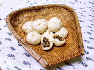 24、芽菜猪肉馅包子,鲜香松软的芽菜猪肉馅包子口味独特，鲜香适宜，好吃到停不下来……