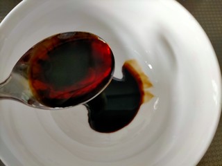 2、红烧豆皮,生抽一小勺