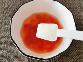 12、酸辣萝卜条,放入白糖