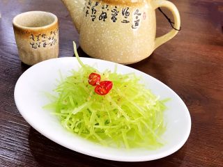 17、十分钟快手菜  凉拌椒香笋丝,凉拌椒香笋丝清脆爽口，清淡适宜~