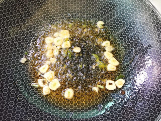 4、椒香白菜苔,炒香